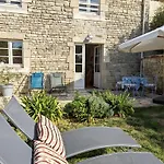 Le Clos Pierreslogis Nyaraló *