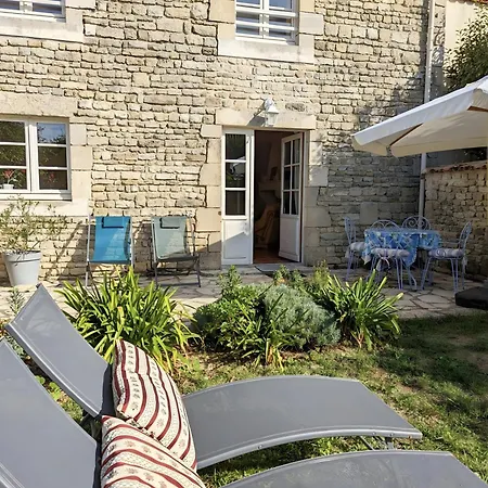 Le Clos Pierreslogis Vakantiehuis *