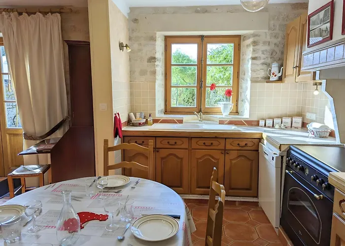 Le Clos Pierreslogis Casa de Férias *