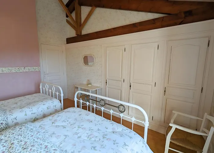 Le Clos Pierreslogis Casa de Férias *