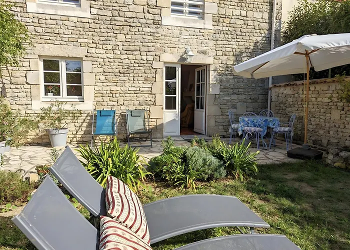 Le Clos Pierreslogis Casa de Férias *